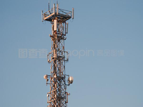 天線(xiàn)塔與電信器材 連接世界的隱形基石